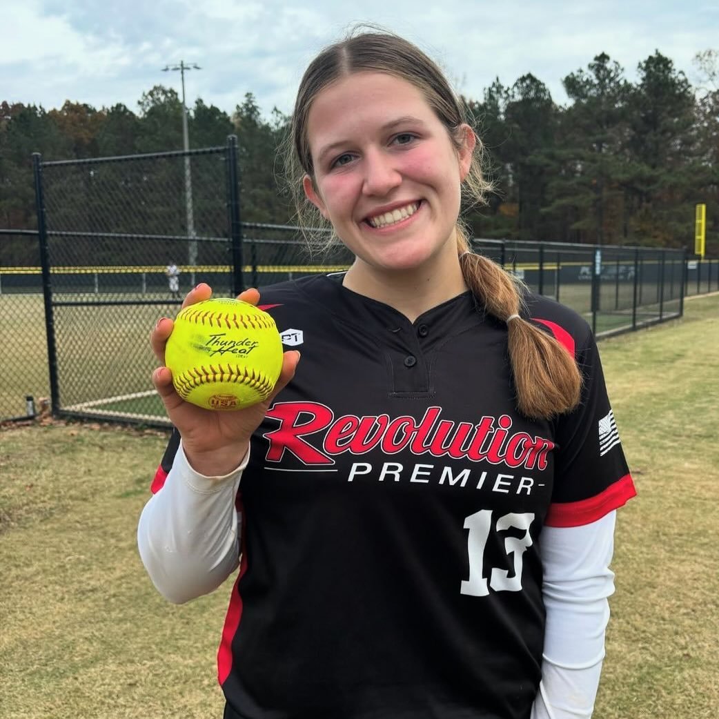 rev_fastpitch's tweet photo. HR Alerts! From last weekend: Whitney O &amp; Riley C from Revolution Premier O'Neill/McDonald and Anna K (GRAND SLAM) from Revolution Premier Harris / Votta on your home runs this weekend! #revolutionfastpitch #revolutionpremier #homerunhitters https://t.co/Or4G9Of0ol