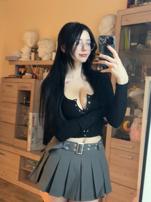 No NNN for u if u had her as a gf ? https://t.co/Z1IpBNBEk0