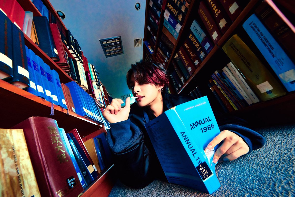 WayV_official's tweet photo. WayV The 6th Mini Album ‘FREQUENCY’ Image Teaser 1 #YANGYANG 

【FREQUENCY - The 6th Mini Album】 
➫ 2024.11.25 (CST/KST)

🖐️Pre-Release ‘HIGH FIVE’
➫ 2024.11.19 (CST/KST)

💿Pre-order
https://t.co/FB5X6wmwl6

#WayV #威神V #FREQUENCY
#WayV_FREQUENCY https://t.co/vaWGVQCWTV