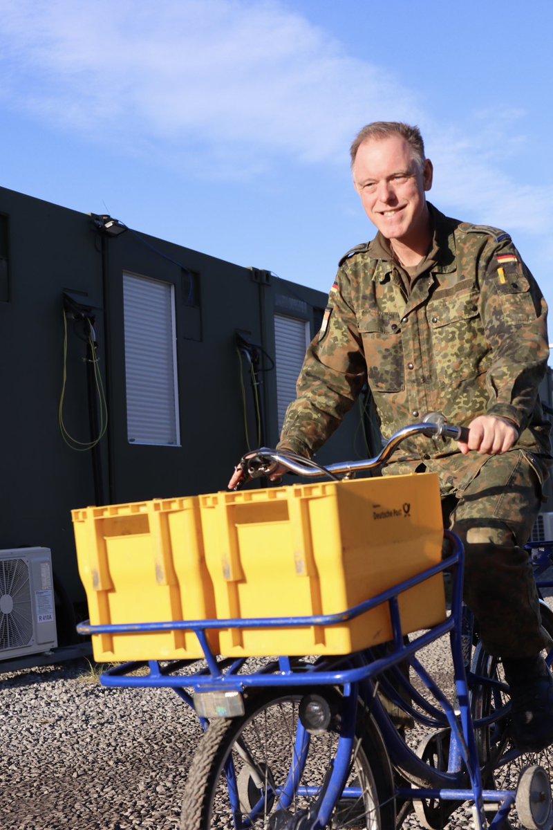 SKB_JSES's tweet image. Werde Teil einer echten Übung und schreib’ unseren #Logistiktruppen bis 20.11. einen #Brief mit kameradschaftlichen Grüßen an unsere #Feldpost ✉️

#skb #möglichmacher #logistik 

Mehr zur Übung 👇
bundeswehr.de/de/organisatio…