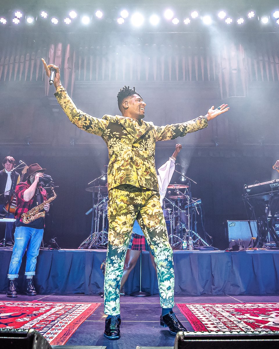TabernacleATL's tweet image. Happy Birthday, @JonBatiste! 🎈🎹 Your music lights up our world, and today we celebrate you! Here’s to new adventures, more melodies, and endless joy.
📸: @alivecoverage
