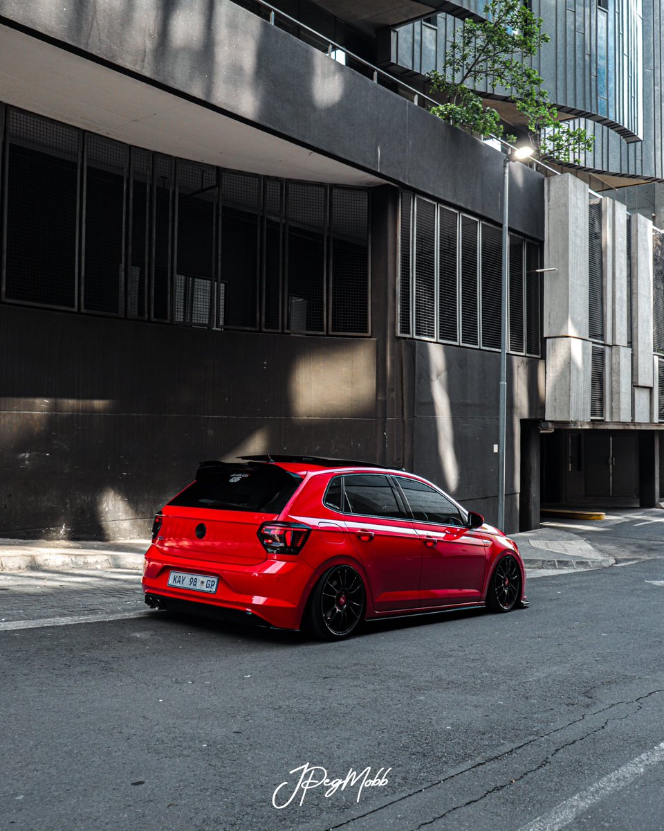 jpegmobb's tweet photo. 🔑: @Thatdollkitkat 

Just looked at my girls car and sighed https://t.co/YyPRLYSplu