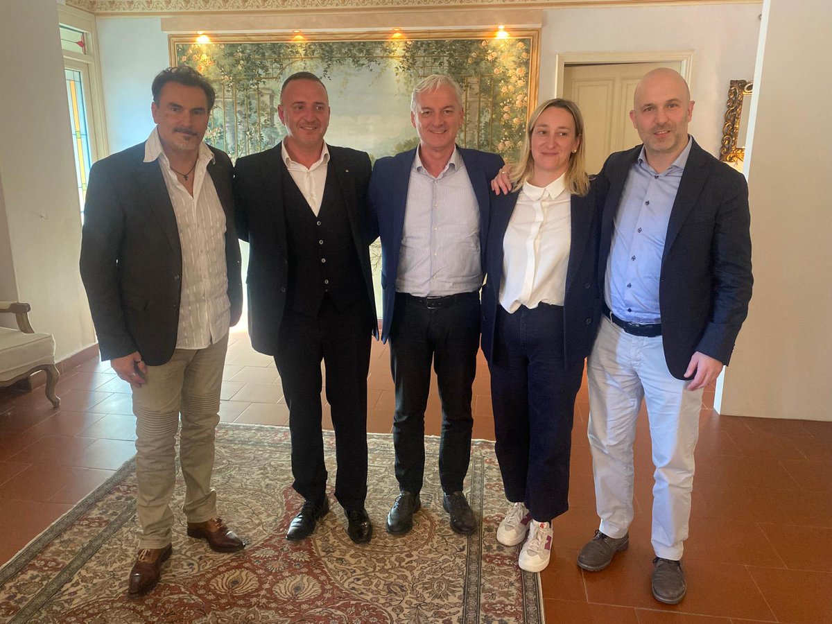 Cisl Lombardia (@cisllombardia) on Twitter photo 🆕 GUIDO FRATTA E' IL NUOVO SEGRETARIO GENERALE DELLA <a href="/FisascatBergamo/">Fisascat Cisl Bergamo</a>
Lo ha eletto il Consiglio Generale, riunito questa mattina a Brusaporto, in provincia di Bergamo
👉 Con lui in Segreteria Federica Scaburri e Maurizio Mistri 🆕 GUIDO FRATTA E' IL NUOVO SEGRETARIO GENERALE DELLA <a href="/FisascatBergamo/">Fisascat Cisl Bergamo</a>
Lo ha eletto il Consiglio Generale, riunito questa mattina a Brusaporto, in provincia di Bergamo
👉 Con lui in Segreteria Federica Scaburri e Maurizio Mistri