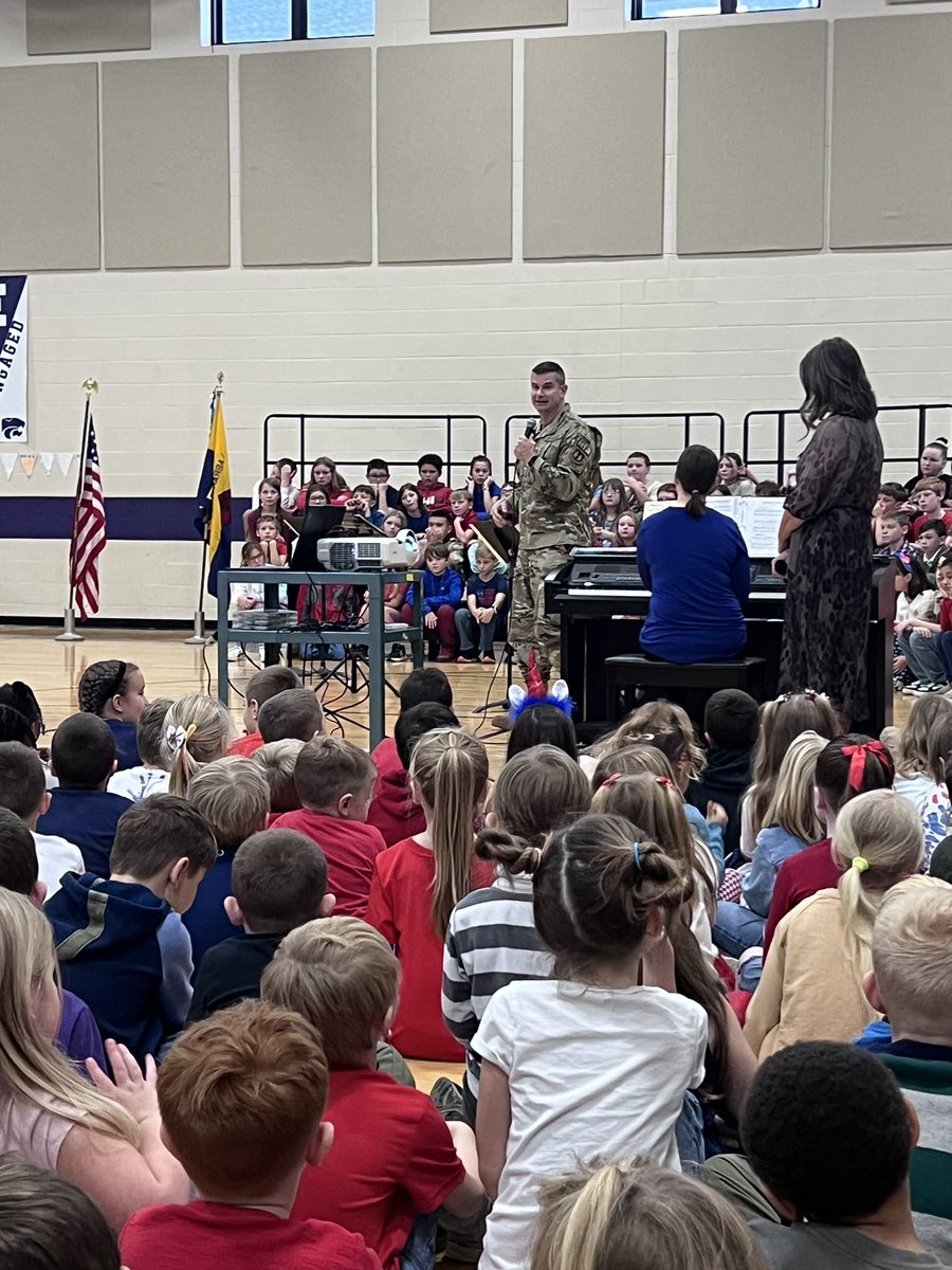 taylorrbrouse's tweet photo. Happy Veterans Day! Thank you to all of those who have served our country and thank you to @apaulchell for putting on another great Veterans Day assembly! 🇺🇸 https://t.co/rTN7yX2mTE
