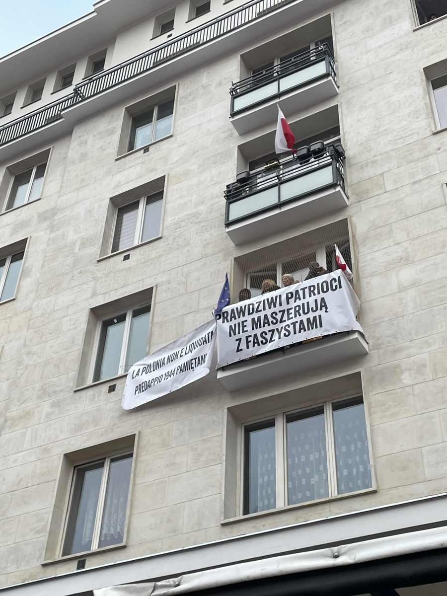 FastInfo's tweet photo. "PRAWDZIWI PATRIOCI NIE MASZERUJĄ Z FASZYSTAMI" https://t.co/wlp8OfseE1
