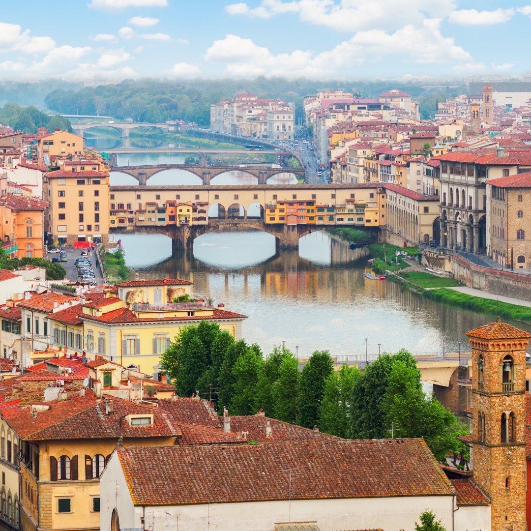 🌉 Romanticismo e storia si incontrano su Ponte Vecchio, uno dei gioielli di Firenze.

📱 Seguici su Instagram per altri contenuti simili ➡️ buff.ly/3YmHiHP

#ontheroad