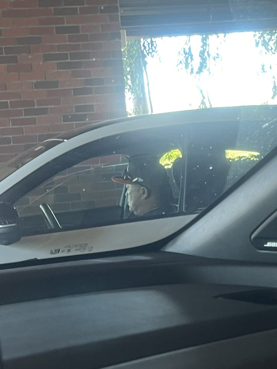 DDavisWilliams's tweet photo. Verbally Threatened , Physically came up to the car going off , and Blocked this Black women with his car from leaving the #ElectricVehicle #chargingstation #downtownredlands https://t.co/pab7QKJLEz