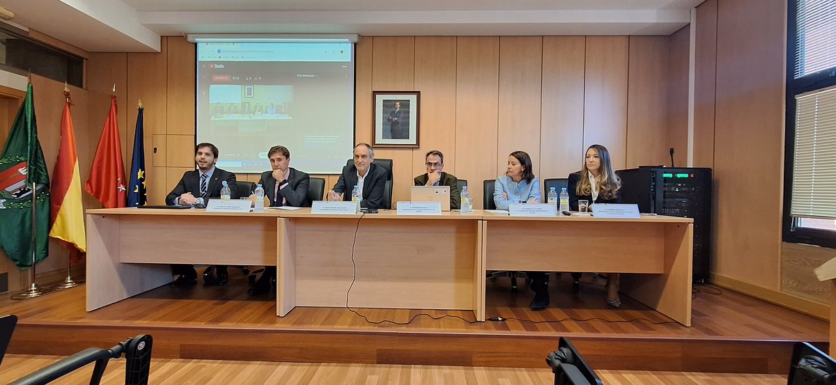 Rev_Jur_UAM's tweet photo. Muchas gracias a todos los participantes por sus excelentes ponencias y a todos los que han acompañado a la RJUAM en este primer acto de su XXV Aniversario #derecho #investigacion #Rjuam #elaccesoalacarrerajudicialajuicio https://t.co/wLrLoCECXg
