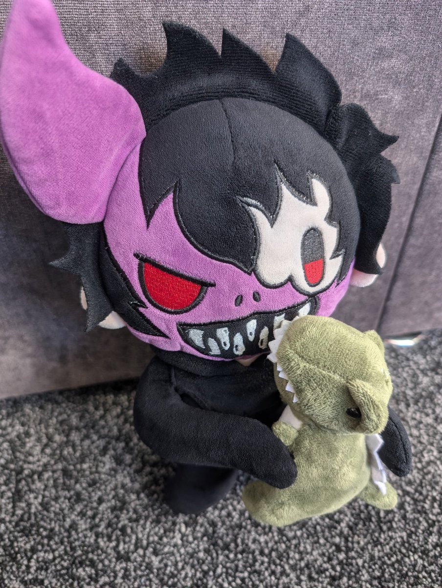 void_corpsexo's tweet photo. Just kidding i wouldn't do that to him i asked my ma to stitch the dinosaur to him and this is the result he's basically cuddling/holding the lil dino in his arms @CORPSE 🖤
#corpsetwt #dinosaur #gloomybear #plushies #cuties #explorepage #twitterdotcom https://t.co/jZxjbvZSwN