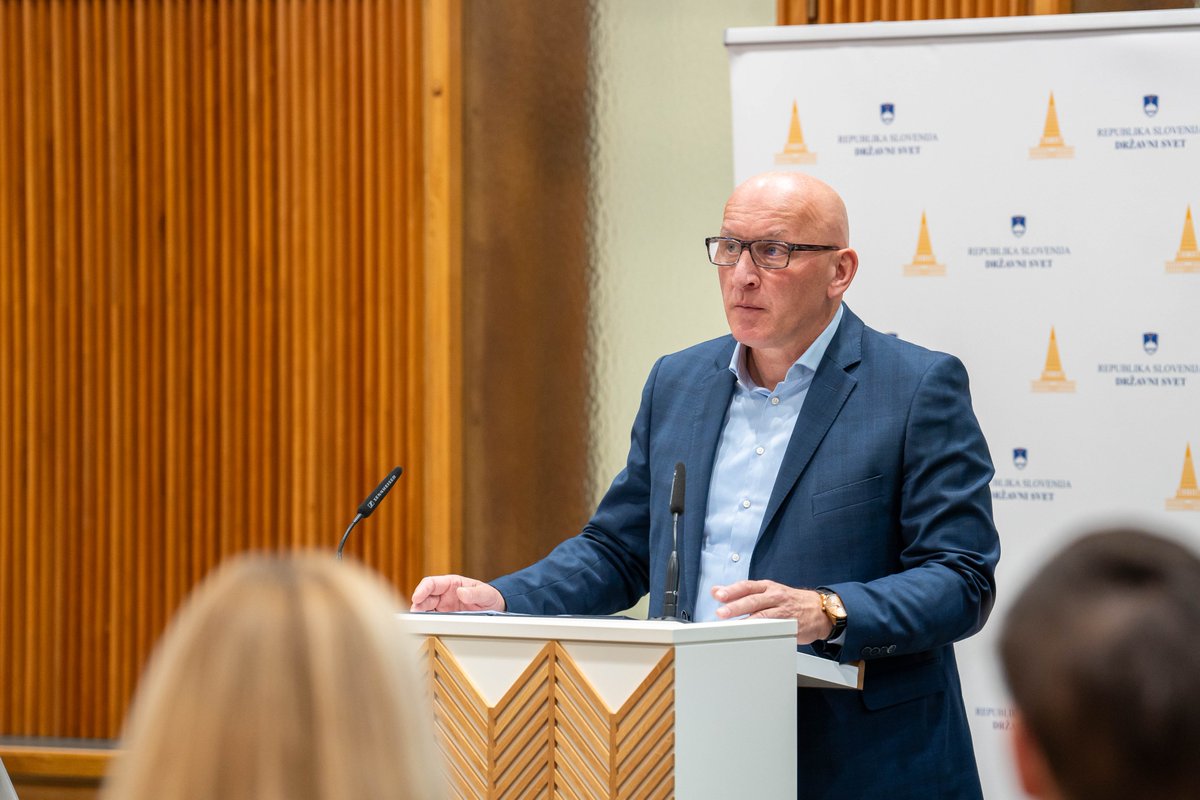 Državni svet tweet media