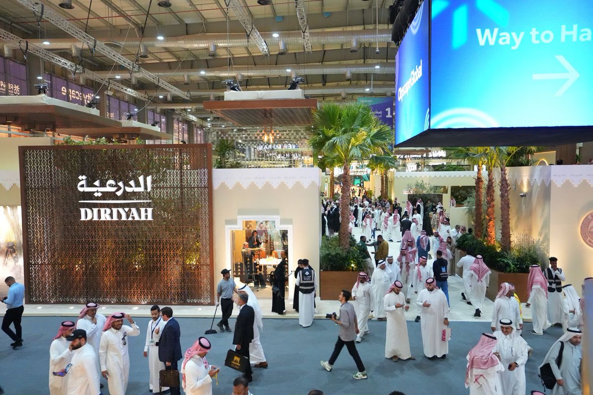 جاهزين لاستكشاف أحدث التطورات العقارية؟ 🌆 انضموا إلينا في معرض #سيتي_سكيب📷 العالمي في مركز الرياض للمعارض والمؤتمرات (ملهم) وعيشوا المستقبل عن قرب!

#مركز_الرياض_للمعارض_والمؤتمرات 
#ملهم
#RECC