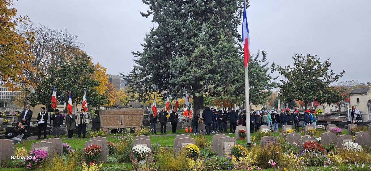 A 106 ans de l'#Armisticede1918, hommage à #Montrouge à celles et ceux qui ont donné la vie pour la #France
Une génération qui arrive, le CM des Enfants à côté des élus, anciens combattants et familles. 
Le Groupe Les Independants de Montrouge toujours présent 🇨🇵
#11Novembre2024