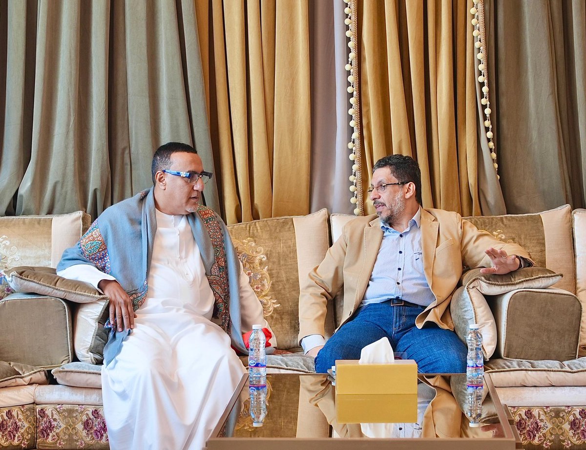 tunajibu's tweet photo. Paid a courtesy visit to #Yemen PM H.E  @BinmubarakAhmed together with members of  cabinet; Hon. Said Shimasy (Petroleum), Hon. Salim Breiki (Finance), Hon. Tariq Alakbari (Education). It's always great to meet with the Yemeni leadership &amp; wish them success &amp; prosperity https://t.co/e80oDNdyLB