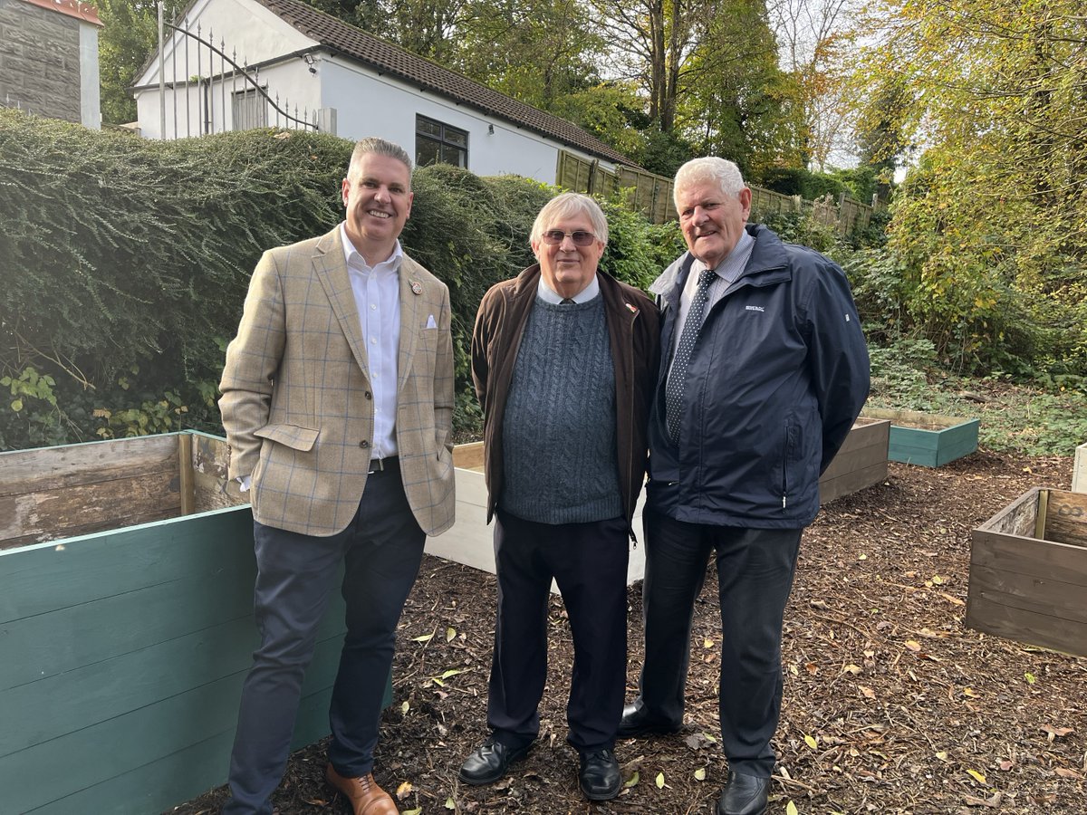 ChtyCommission's tweet image. To mark the milestone, our CEO, David Holdsworth visited Dinas Powys Voluntary Concern – a recipient of Community Foundation funding in South Wales.

He spoke to staff and trustees about the different services they provide to those in the local community.

@DPVC
