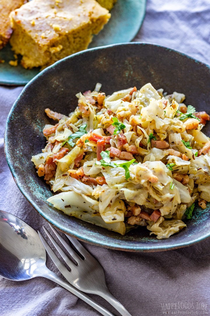 HappyFoodsTube's tweet photo. 😍😋 https://t.co/gh2ndKckFn
Cabbage and bacon for a flavorful side dish or main course. Enjoy easy, hearty cooking that brings out the natural goodness of cabbage. #cabbageandbacon #cabbagerecipes #sidedishes https://t.co/pIdwG3DLxv