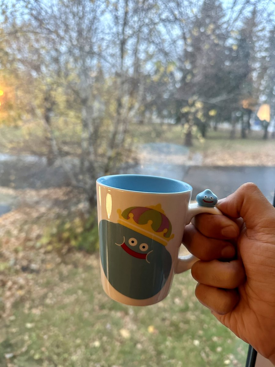 AymarMtl's tweet photo. Le genre de journée d’automne où on est vraiment bien en télétravail parce que oui le 11 novembre n’est pas férié au Canada 🇨🇦 

J’en profite pour un café latte doux pour vous parler des analystes diplômés de Twitter et Astrobot comme illustration de dérives assez fatigantes… https://t.co/y00XM4R4yc