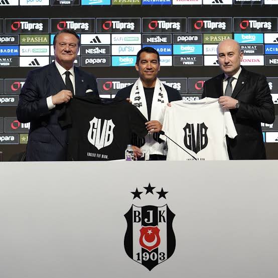 ⚪️⚫️Beliktaşta hoca milli arada görevden alınmalı diyorum çünkü;

Gio kötü hoca değil ama bu oyuncu grubu ve hocanın oyun anlayışıyla Beşiktaş ligi anca 3. bitirir

Hoca gider yeni hoca gelir başarılı olursa Hasan Arat tekrar seçilir

Hoca gider yeni gelen hoca da başarısız