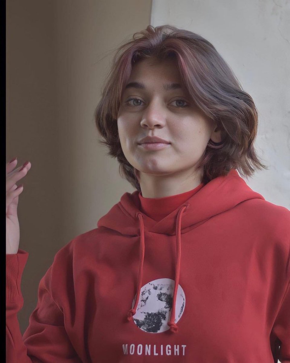 مناہل ملک کے بعد اب اس لڑکی امشا رحمان کی بھی وڈیو لیک ہو گئی ہے لڑکیوں سے بس ایک گزارش ہے کہ کچھ دیر کی لذت کیلئے والدین کی عزتیں پامال نہ کریں 

آپ کیا کہنا چاہیں گے ؟؟
#imsharehman