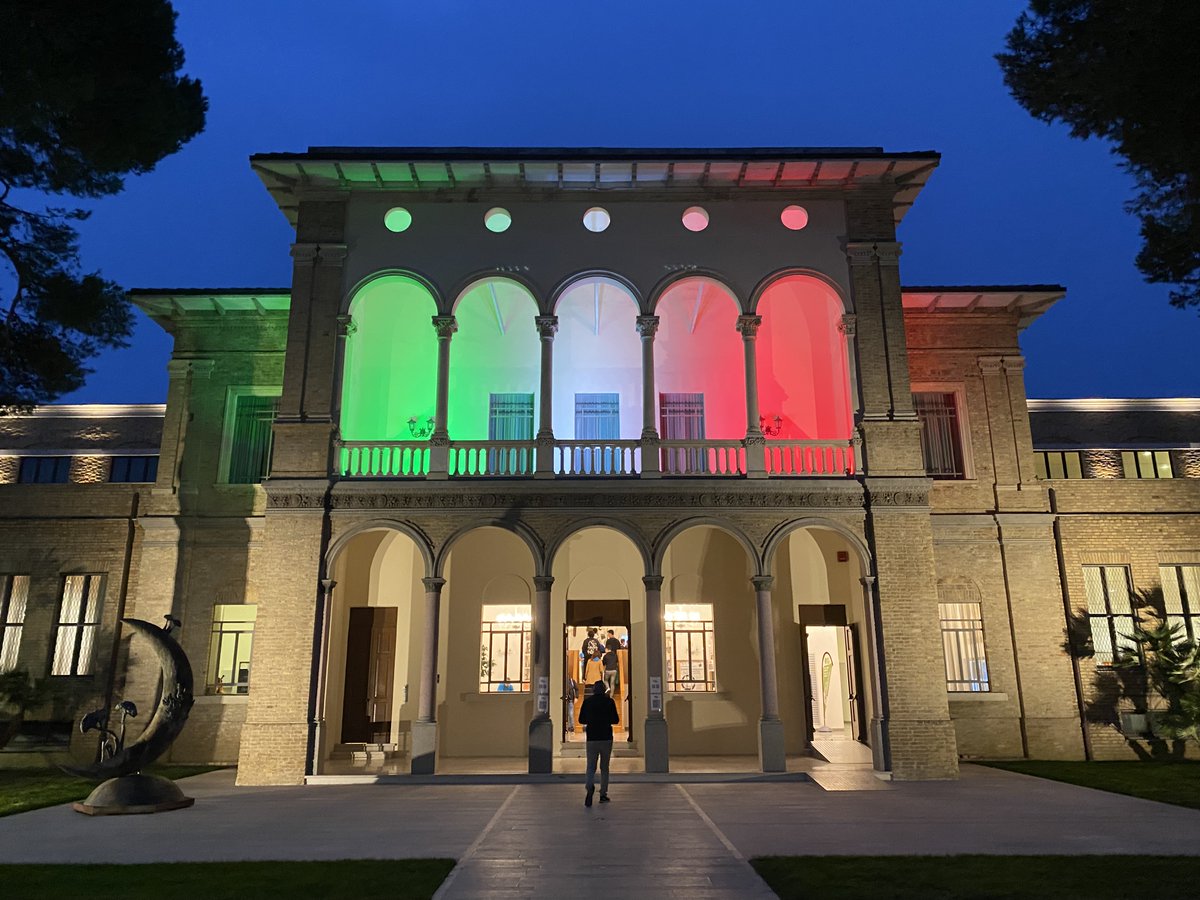 ImmobiliareLabs's tweet photo. Il #DevFestPescara è stato pazzesco! 2 giorni di conferenze, 1 giorno di workshop, 4 track, più di 800 partecipanti e più di 3.500 arrosticini mangiati; tutto accompagnato dal tema della conferenza che univa il tutto: Ritorno al Futuro! https://t.co/aMLNuQuZsF