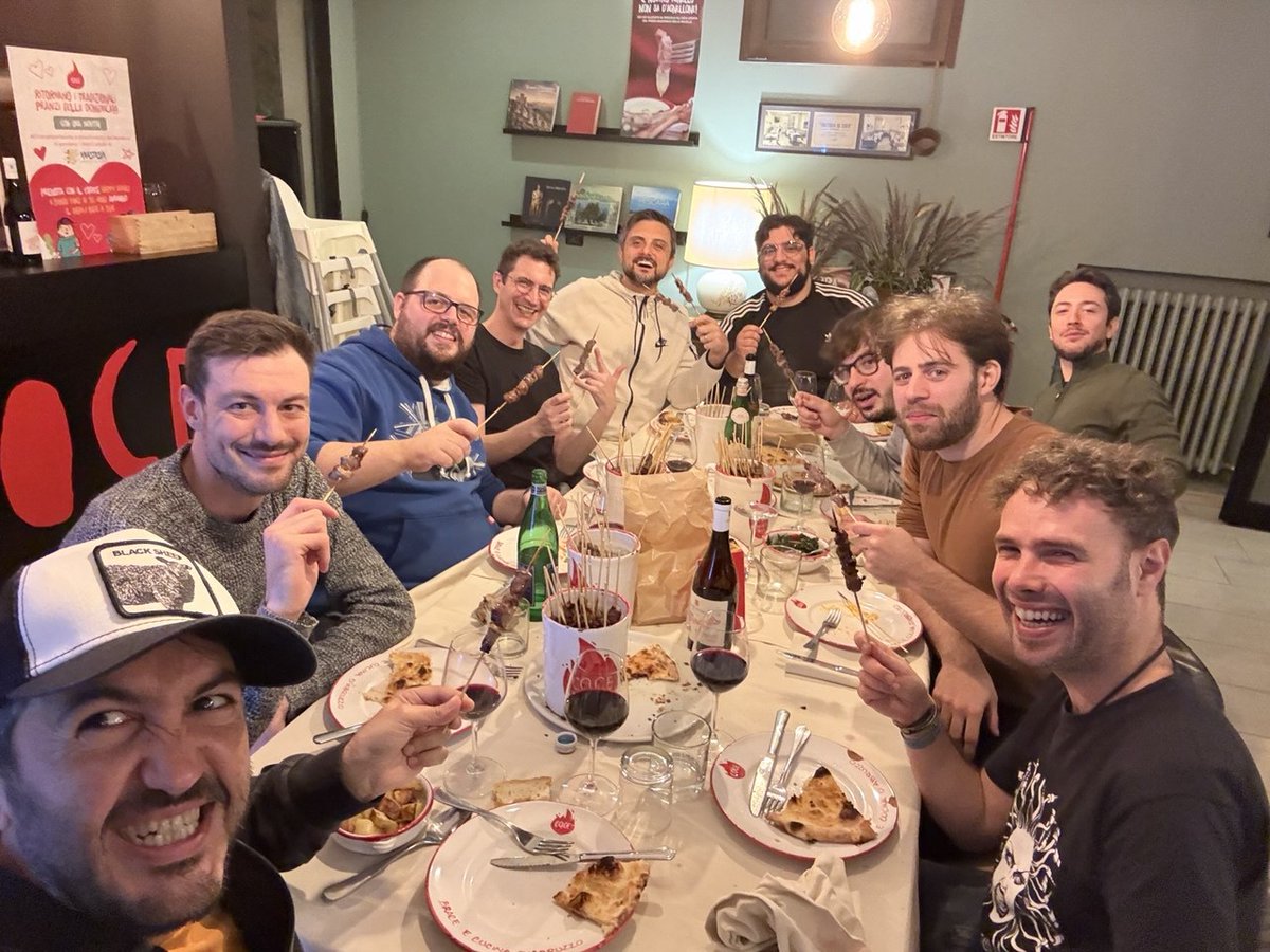 ImmobiliareLabs's tweet photo. Il #DevFestPescara è stato pazzesco! 2 giorni di conferenze, 1 giorno di workshop, 4 track, più di 800 partecipanti e più di 3.500 arrosticini mangiati; tutto accompagnato dal tema della conferenza che univa il tutto: Ritorno al Futuro! https://t.co/aMLNuQuZsF