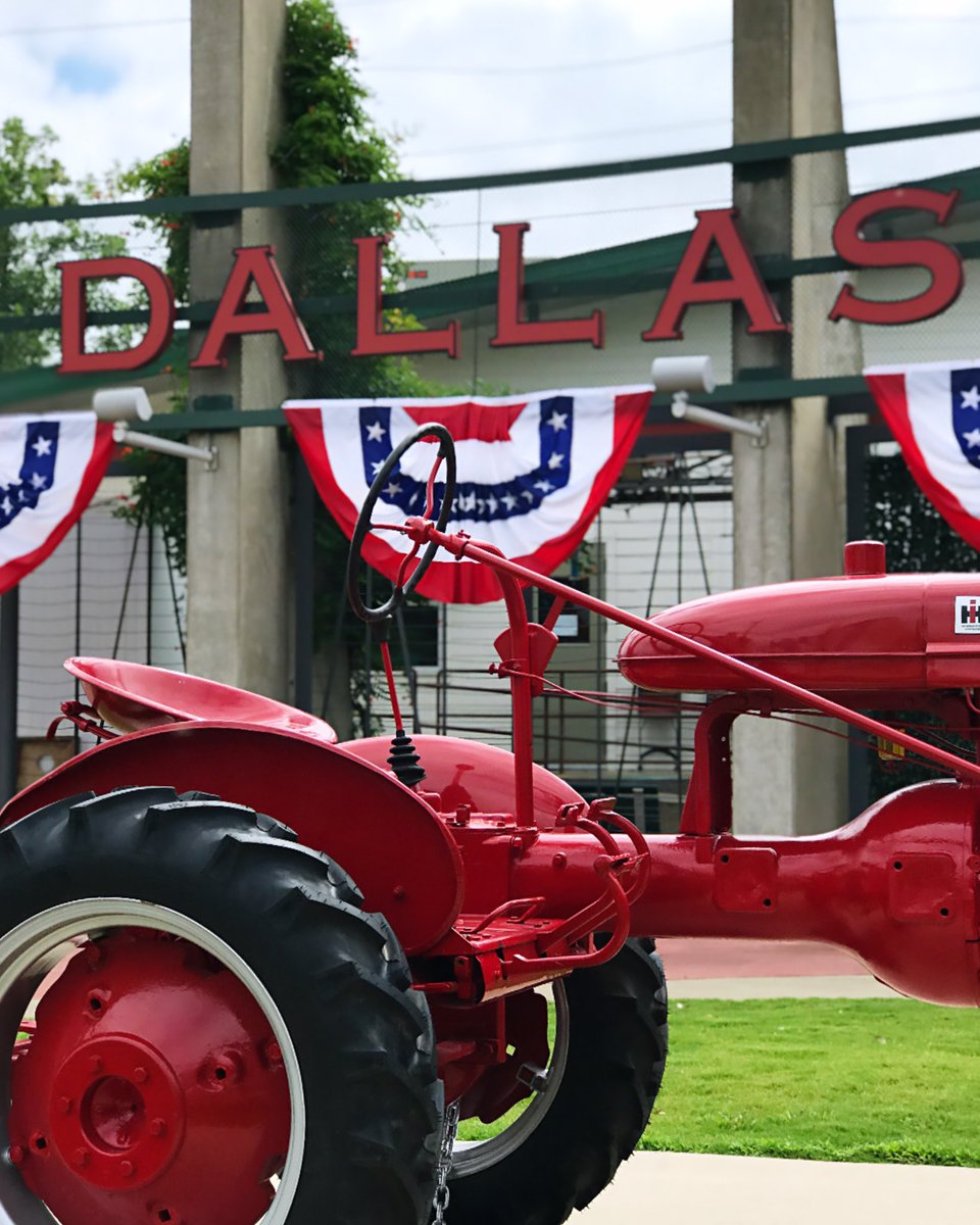 A heartfelt thank you to all who served and sacrificed, today we honor you and remember your bravery. Honoring our veterans today and always. 🇺🇸

The indoor market (The Market) + Retail Shops are open today, for hours + merchant information, link here: dallasfarmersmarket.org/visit/plan-a-v….