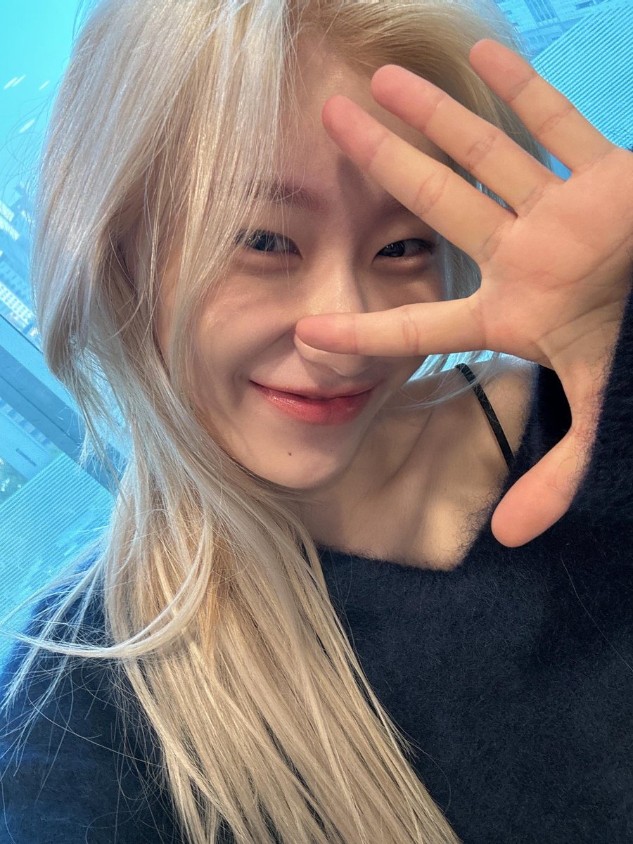 chaerpics's tweet photo. fans update https://t.co/8xhgOu0PW9