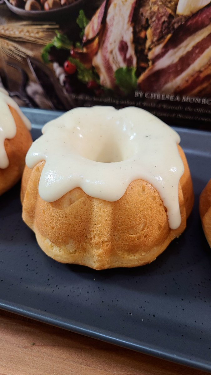 Happy Birthday Skyrim! 🥳 
I hope someone made you sweetrolls today.