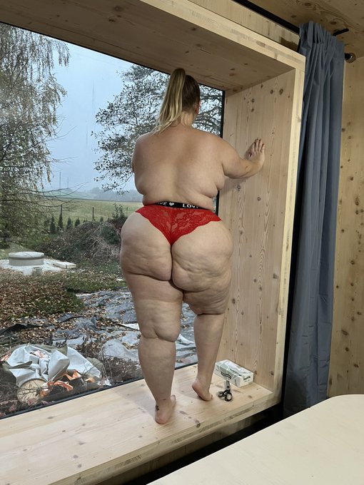 Bootyass Girl - 2 pic. 😈❤️ red is just mine ❤️😈 https://t.co/GNqFxMptL4