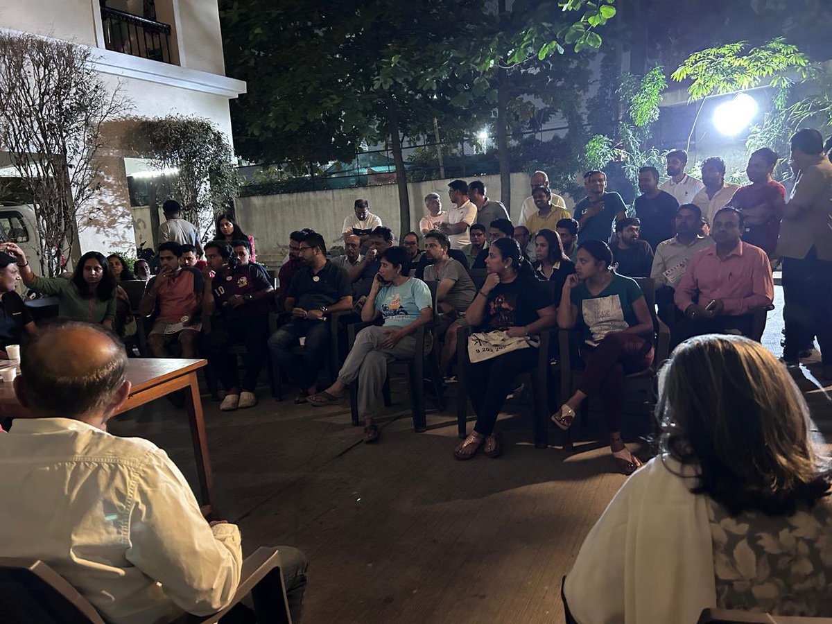 Kharadicivic's tweet photo. Thank you so much #Gangaconstella resident for your valuable time, it was wonderful gathering.
#BapuPathare
@aaplasurendra Ji, Kharadi Societies are standing with you.
@GConstella #GangaConstella resident
#surendrapathare
#VadgaonSheri https://t.co/aYUMRqKnWQ