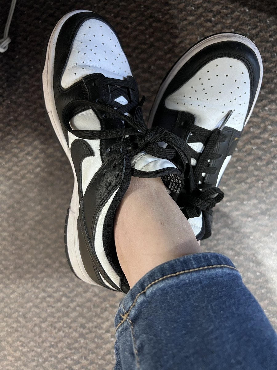 barbie_arch's tweet photo. Wishing I wasn’t at my under paid 9-5 👀 #feetbuyers #feetlovers #feetworshi̇p #feetِ https://t.co/Y8axLdIicZ