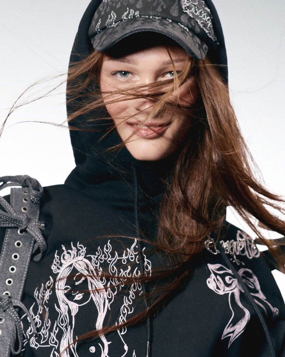 DESIGUAL ❌ MARÍA ESCOTÉ: sensualidad a través del lente del empoderamiento femenino
<a href="/Desigual_ES/">Desigual</a>  

🚨➡️ fleek.25gramos.com/desigual-x-mar…