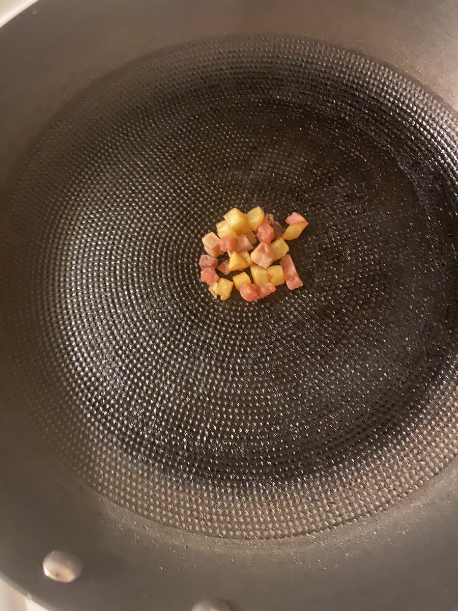 Actual footage av 1500 gram pyttipanna före och efter stekning