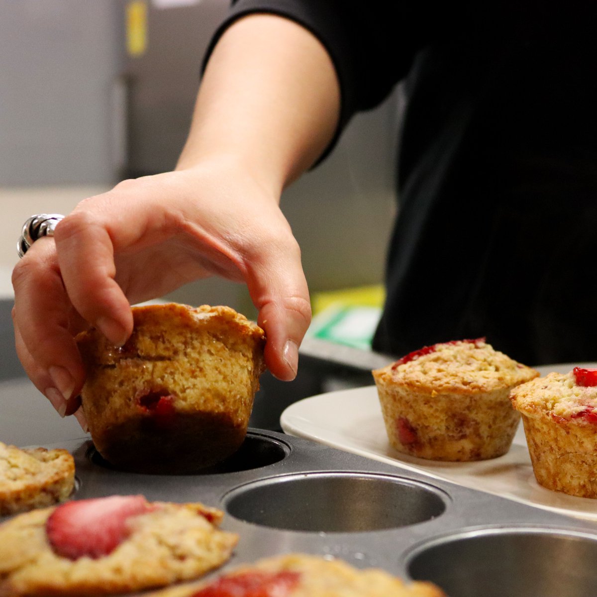 CC Navas (@navascc) on Twitter photo Amb ingredients molt senzills que sovint tenim a casa prepararem unes delicioses magdalenes per llepar-nos els dit al #seminari
🧁MAGDALENES VEGANES EN FAMILIA (A partir de 5 anys) amb <a href="/zerowastebcn/">ZERO WASTE BCN</a>
🗓️16/11 de 10.30 a 12.30h
Inscriu-te👇
inscripcions.ccnavas.cat/MiramModular/b… Amb ingredients molt senzills que sovint tenim a casa prepararem unes delicioses magdalenes per llepar-nos els dit al #seminari
🧁MAGDALENES VEGANES EN FAMILIA (A partir de 5 anys) amb <a href="/zerowastebcn/">ZERO WASTE BCN</a>
🗓️16/11 de 10.30 a 12.30h
Inscriu-te👇
inscripcions.ccnavas.cat/MiramModular/b…
