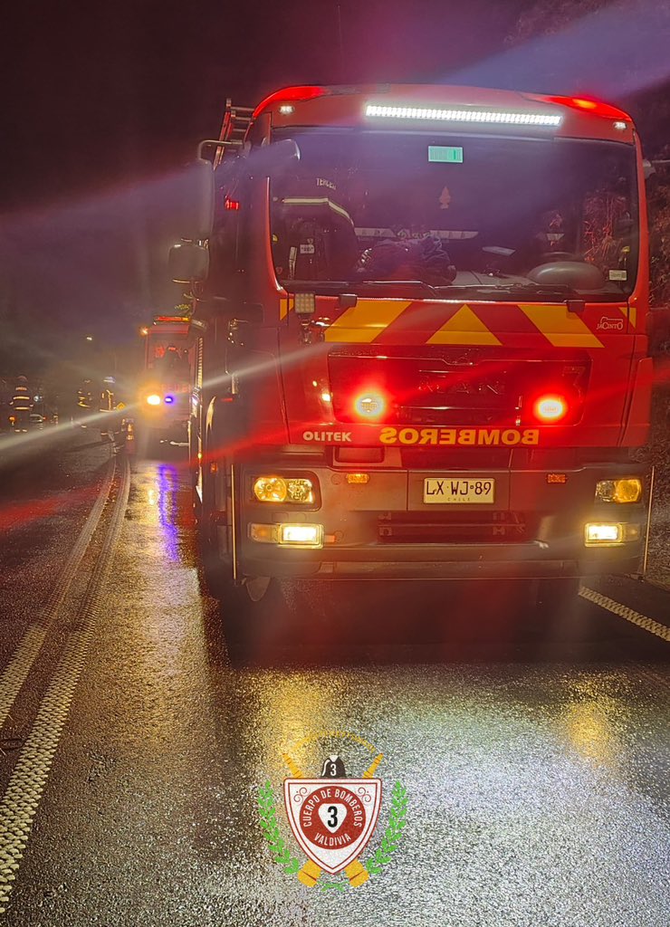 Este domingo concurrimos con móvil B-3, a clave 10-4-1 (Rescate vehicular), en Ruta T-350 altura Puente Cruces, trabajo conjunto a <a href="/PrimeraValdivia/">Primera Valdivia</a> y <a href="/bsamuvaldivia/">Samu Base Valdivia</a> 

#Valdiviacl