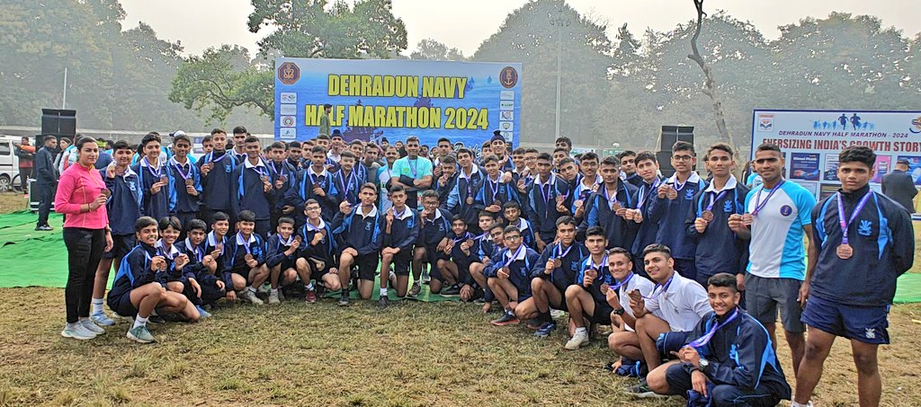 PRODefDehradun's tweet photo. An incredible show of enthusiasm and stamina by #RIMC cadets at the Dehradun #NavyHalfMarathon.

58 cadets of #TeamRIMC, led by the  Commandant, Trg Officer &amp; faculty members, displayed great sporting spirit &amp; commitment with an outstanding run performance.

#RIMC
#FutureLeaders https://t.co/xnomg3p6k7