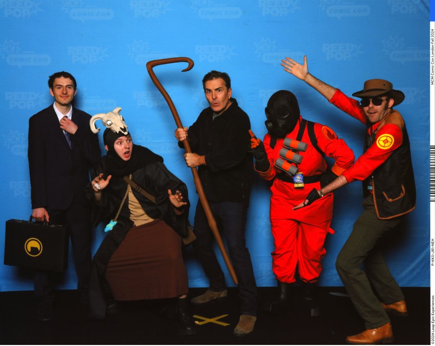 CosplaysJs9236's tweet photo. Pretty happy I got a group picture with #nolannorth ! Really glad I finally met him in person 😃  

#TeamFortress2 #TF2 #merasmus https://t.co/AuBAmrhgpk