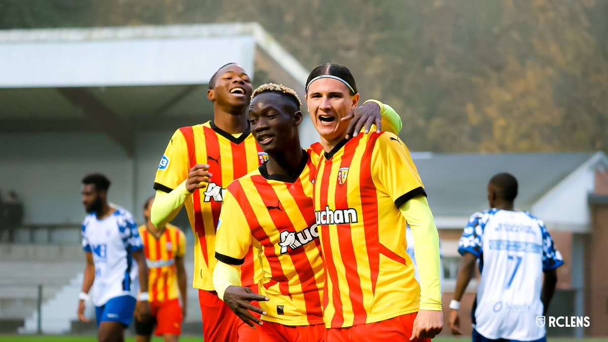 RCLens's tweet photo. Jamais 2⃣ sans 3⃣ (buts)
👉 https://t.co/CdXgbqRfnC
#RCLESSG #MadeInGaillette #N3 https://t.co/JXpZUET9C2