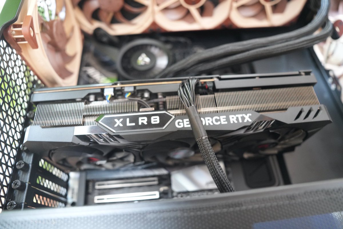 WisethugTV's tweet image. 25 ans que je monte mes PCs et c’est toujours un vrai kiffe ! Voici mon nouveau setup, pour jouer en 4K, enregistrer en 4K et monter en 4K ! 

Merci @IntelFrance pour le 285K et la carte mère @AORUS_France 🫡🤘

#IntelCoreUltra #intelgamingalliance 

Partenariat