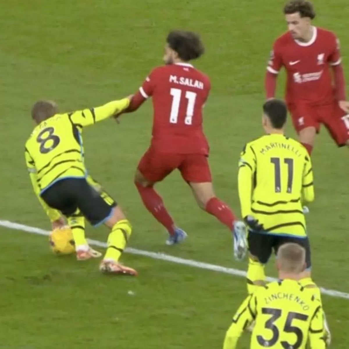 BobbyAdmirer's tweet photo. It all makes sense now, doesn’t it?
David Coote😭😭
 
Im not the person to complain about referees and in the end it often evens out anyways but this is just crazy.

How dumb can you be and say something like that on camera? As a professional referee. Crazy. https://t.co/HRy7ptSHmD