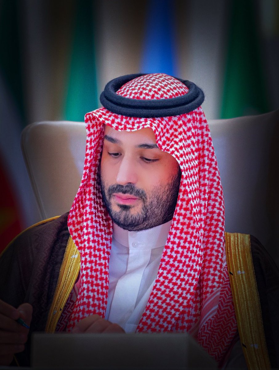 eng_hossam1992's tweet photo. شيخٍ طرف بشته يذرّي حكومات 
بـ اطراف بشته .. ثَبّت الشرق كله 

#محمد_بن_سلمان 
#القمه_العربيه_والاسلاميه https://t.co/q9URb75Z3f