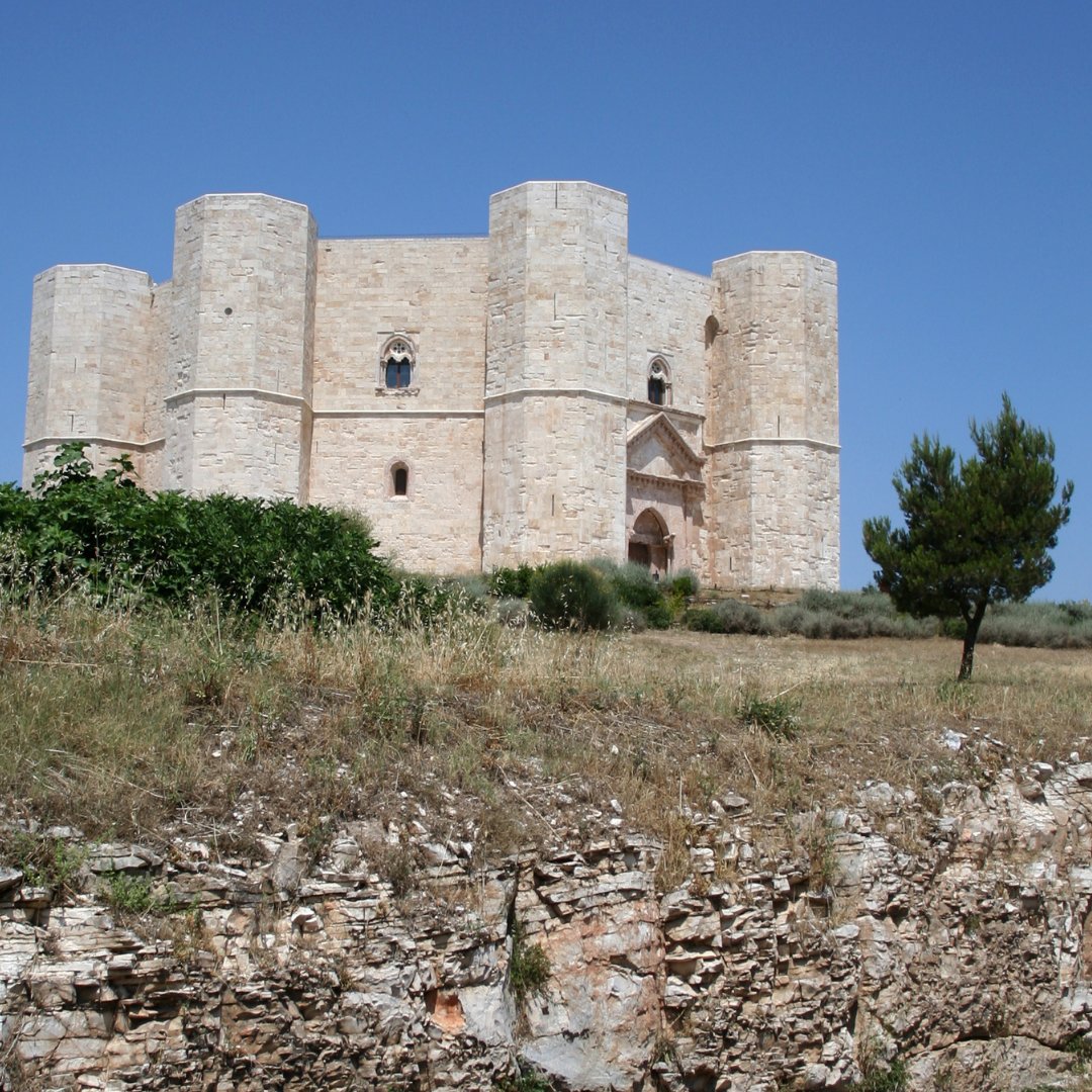 🌄 Un’icona di Puglia: Castel del Monte è un luogo di mistero e bellezza che affascina da secoli.

📱 Seguici su Instagram per altri contenuti simili  ➡️buff.ly/3YmHiHP 

#ontheroad