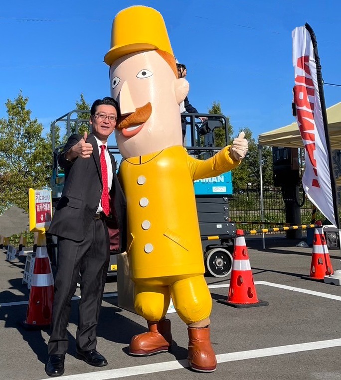 TheodorVonLerch's tweet image. びっぐすわん近クニおーぷんシタ #AIRMANスケートパーク 
AIRMANノひーろー社長ニ ゴ挨拶
NGT48ノ清司麗菜チャン すけぼー 上手カッタ