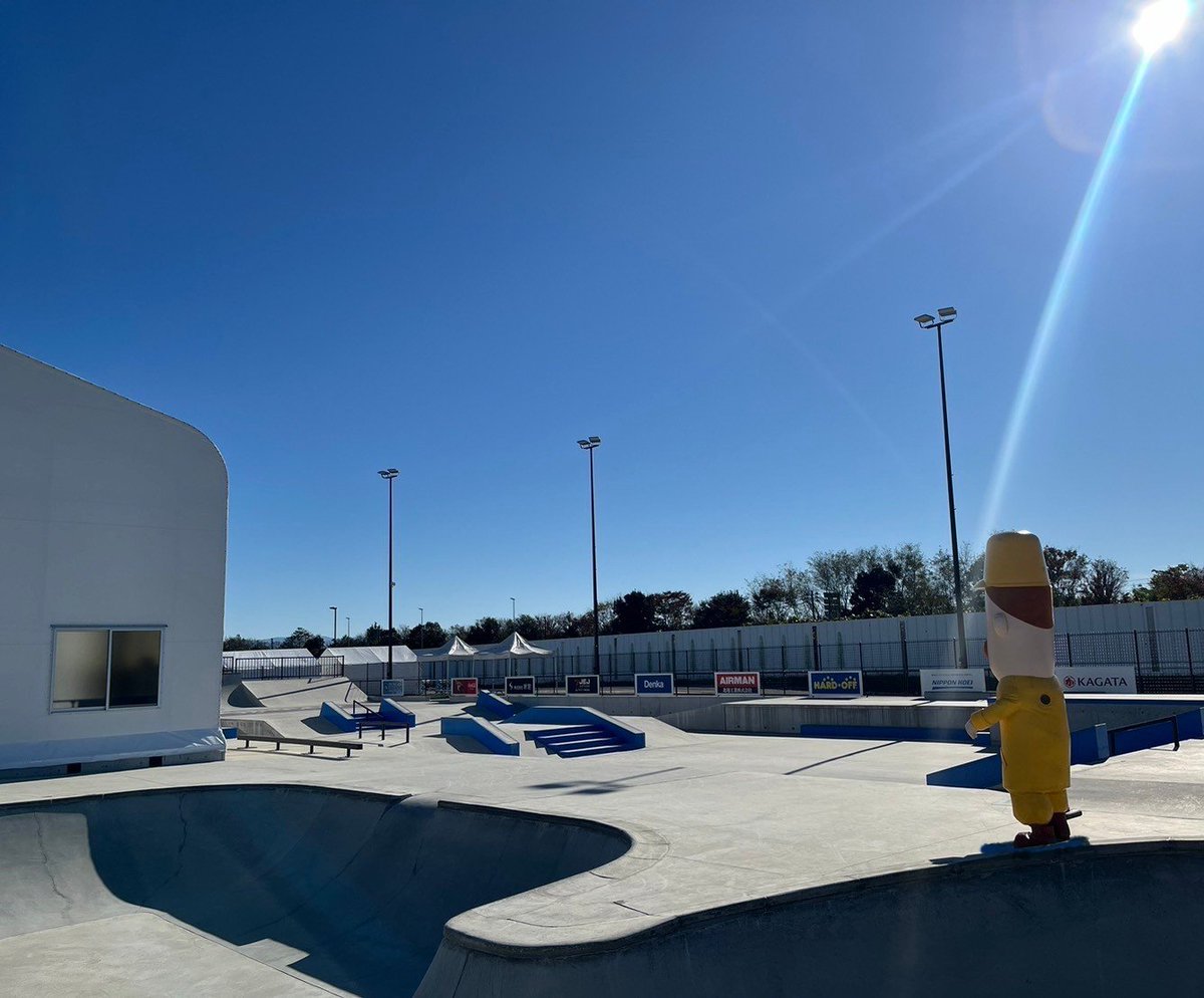 TheodorVonLerch's tweet image. びっぐすわん近クニおーぷんシタ #AIRMANスケートパーク 
AIRMANノひーろー社長ニ ゴ挨拶
NGT48ノ清司麗菜チャン すけぼー 上手カッタ