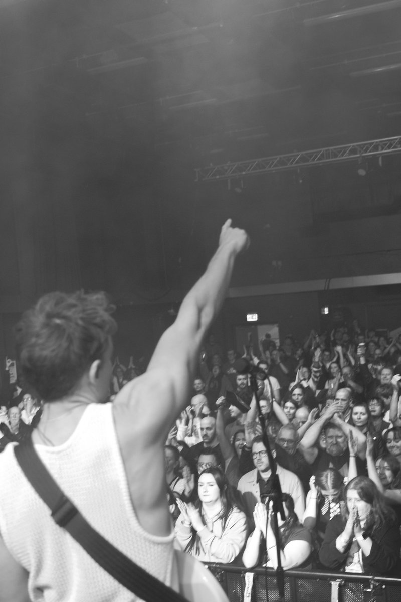 DTTVOfficial's tweet photo. 3 shows down of our uk run with @twinatlantic. north of england has not disappointed!! Class to meet so many new faces and to jump around getting sweaty with u all. Next up - cardiff, oxford, london. see u down the front 🖤x https://t.co/YCn6aMmpvT