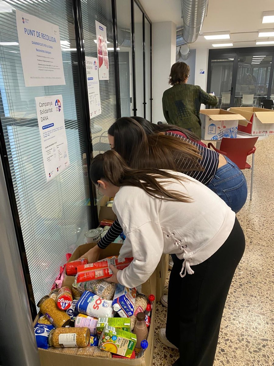 Aquesta setmana, a Stucom hem recollit i traslladat aliments i articles de primera necessitat per ajudar les persones afectades pel temporal de la DANA al País Valencià. 

Gràcies a la comunitat educativa per la solidaritat! 💙🌍💪 

#StucomÉsDemà #CompromísSocial #Solidaritat
