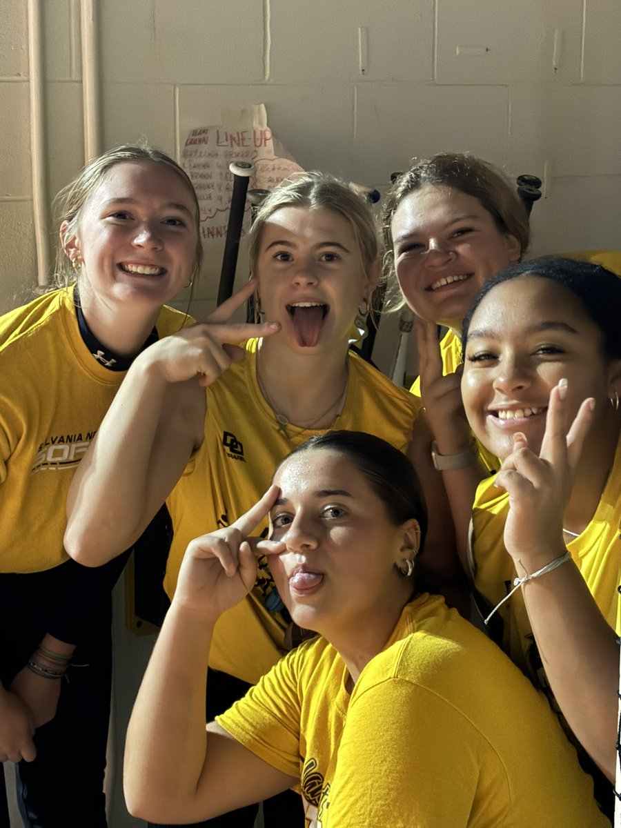 NVHSLadyKatSB's tweet image. Senior Led Scrimmage 
Team Black 12
Team Gold 6
#UnderTheLights
#GreatMemories 
#Fun4All 
#SpringIsComing 
#EXCELLENCEISNOWHERE