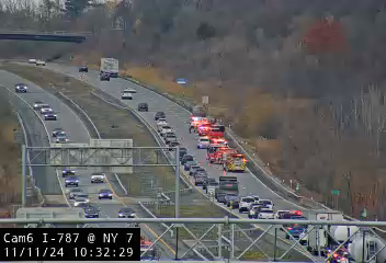 TotalTrafficALB's tweet image. On Alternate 7 westbound before the Boght Road overpass there is an accident blocking the right two lanes. #Albany #Watervliet #Troy #traffic