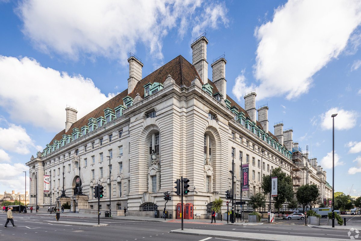New York City-based KKR &amp; Co. Inc and Boston-based Baupost Group bought a 33-hotel portfolio in the U.K. from the Abu Dhabi Investment Authority. The price tag for the hotels is £900 million … @Hotel_News_Now <a href="/STR_Data/">STR</a> 
costar.com/article/178782…