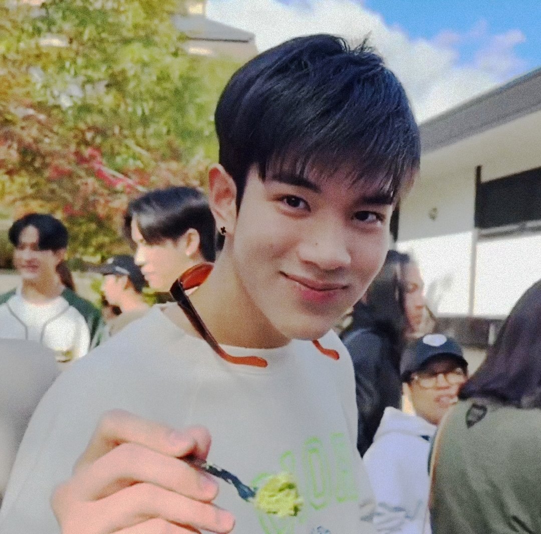 Tinnaphob4G's tweet photo. Sweeter than the ice-cream he is holding 🍦 https://t.co/cWOzCrDbWv
