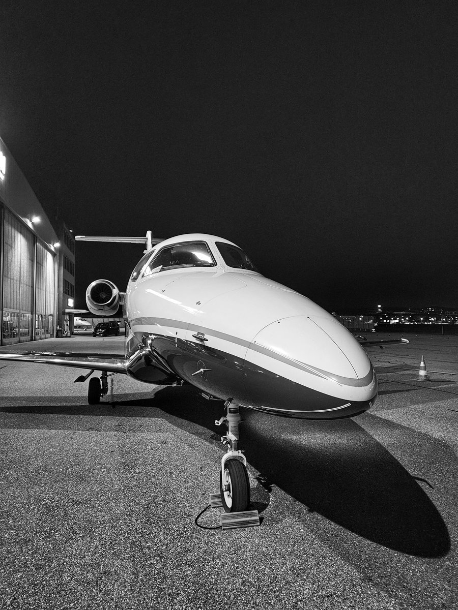 BrunoLauper's tweet image. Nightspotting 
Zurich Airport 10.11.2024 
•
#nightshot #nightspotting
#pixaloop #snapseed #fakemotion
#motionleap #snowyairport #privatejet #corporatejets
#businessjet #samsung #galaxy23
#closeup #Airside #planespotting
#ZRH #LSZH
#zurichairport #greatview #gr8view